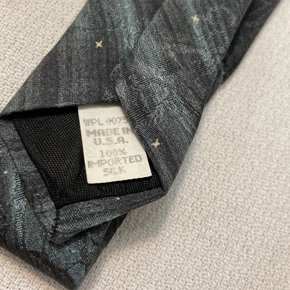 Endangered Species 100% Silk Mens Tie -Excellent Used Condition! Quick Shipping!